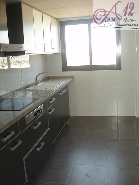 Alquiler piso semi nuevo 3 habitaciones en San Marcelino Valencia