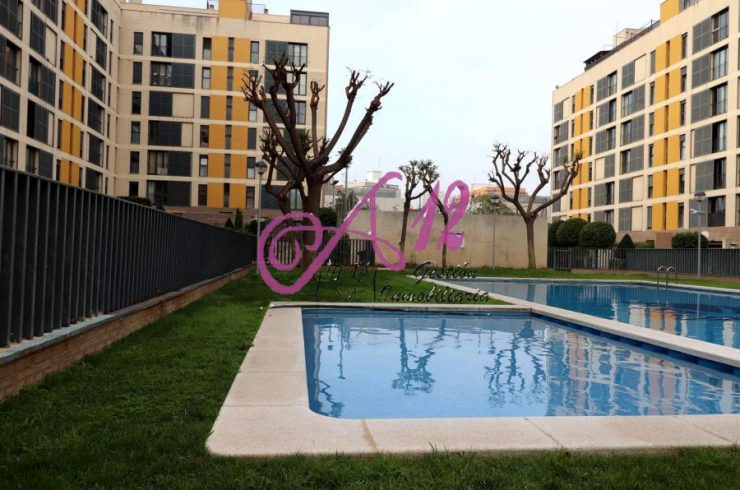 Alquiler piso residencial con piscina